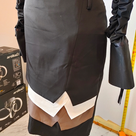 Gorgeous pencil skirt, worn once if at all. - Picture 3 of 7